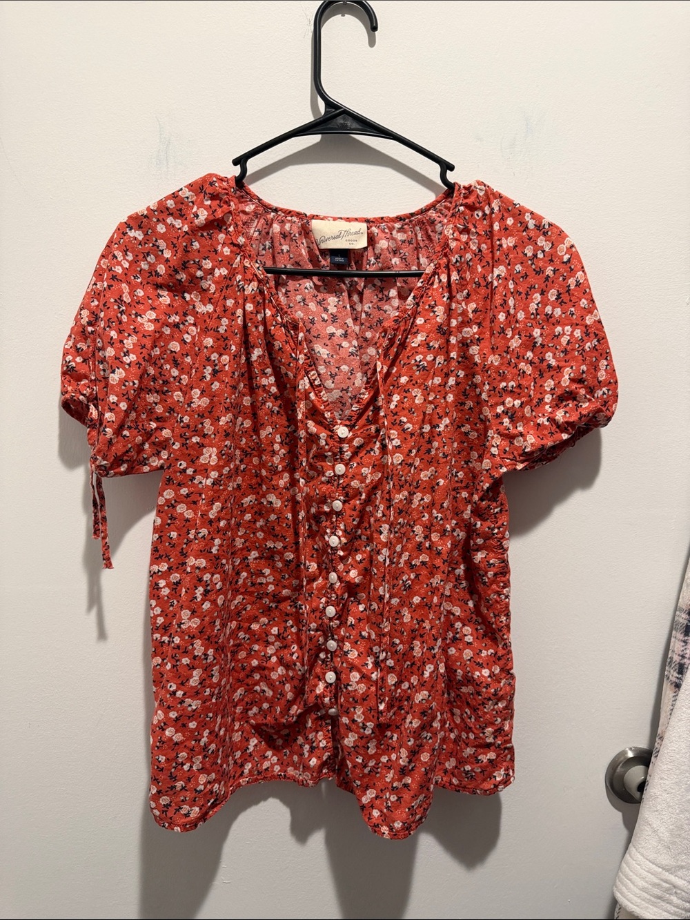 Universal Thread Coral Floral Button-Front Puff Sleeve Blouse